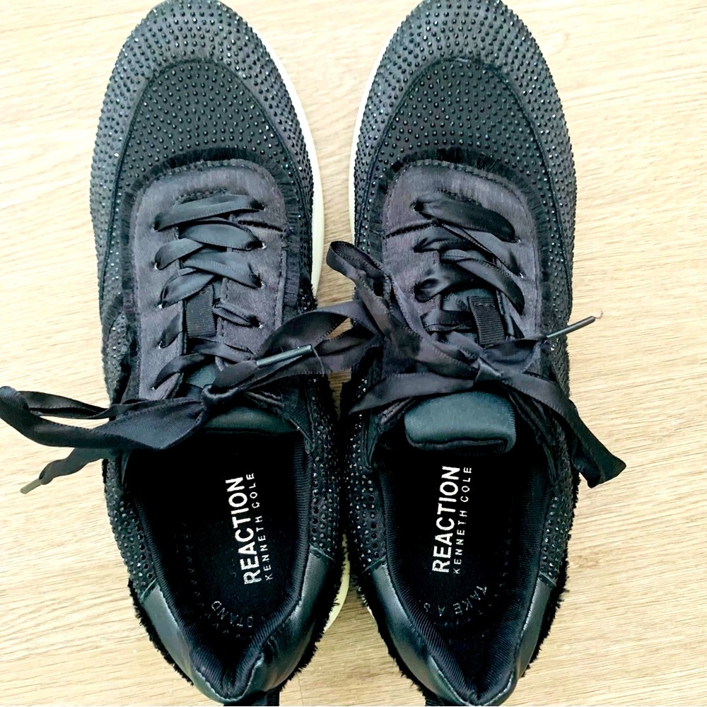 NWOT Kenneth Cole Reaction Rhinestone Claire Sneaker